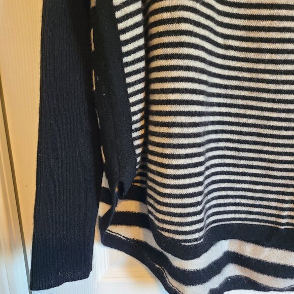 Lord & Taylor Cashmere sweater - Picture 2 of 7